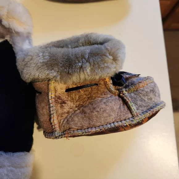 Kids' Handmade Fur Vest and Sheepskin Booties Set - Picture 4 of 5